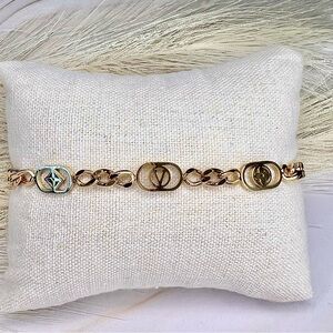 Stainless Steel Designer Bracelet! Timeless V Chain Bracelet